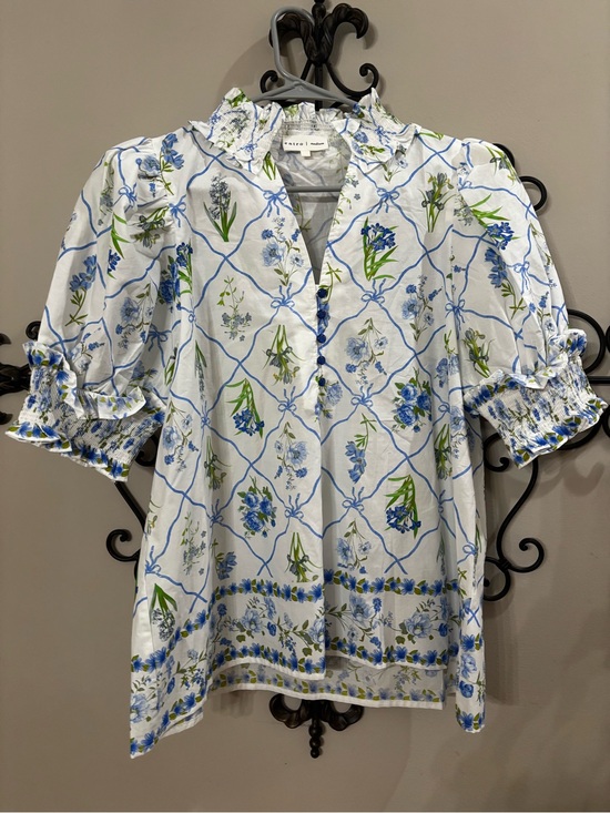 entro Tops - Entro blouse size medium. Never worn.